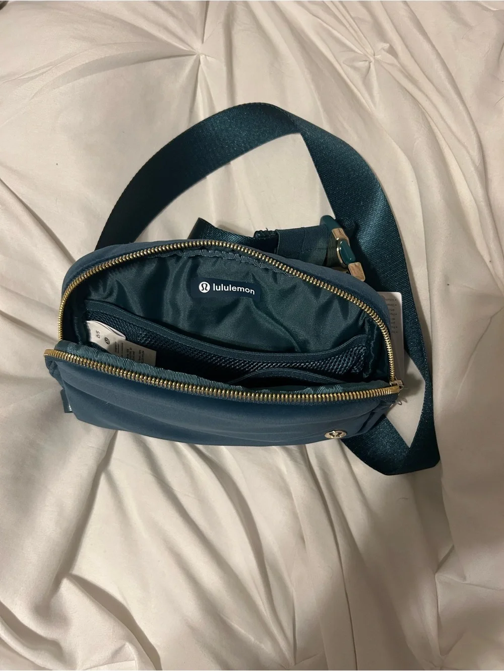 NWT lululemon Everywhere Belt Bag Velour Green Jasper/ Gold